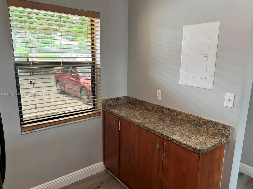 10005 Winding Lake Road #105 Sunrise, FL 33351