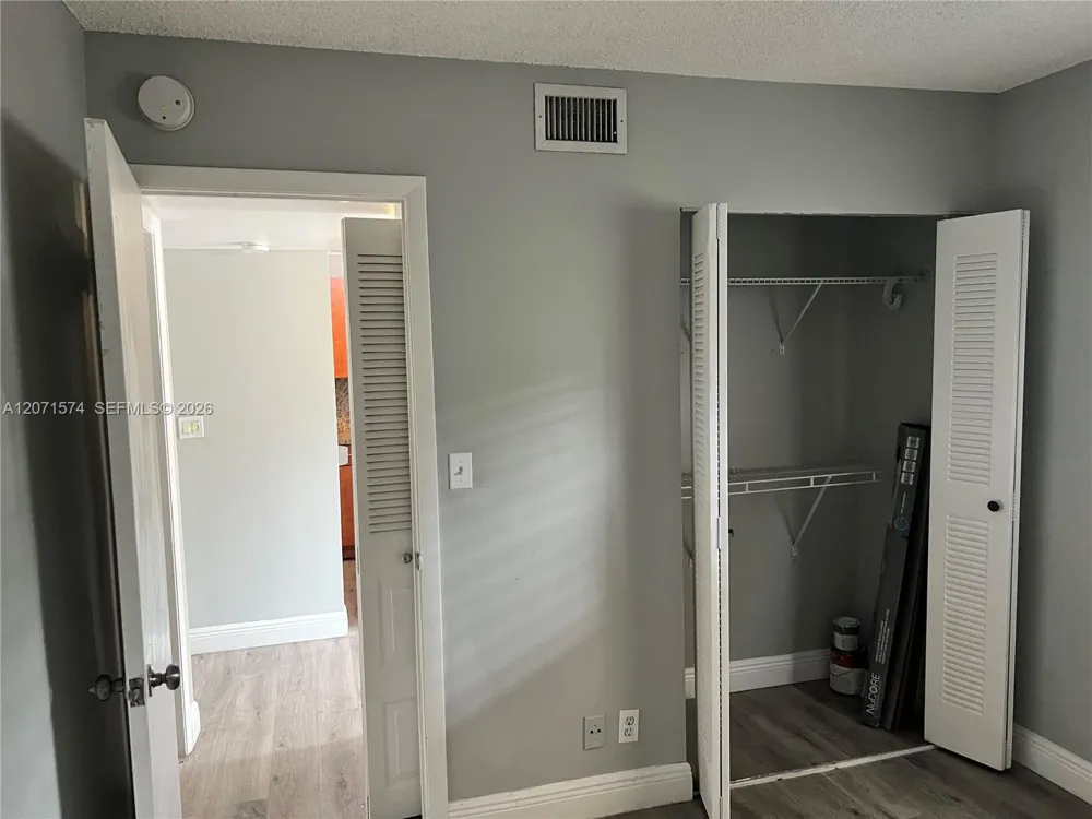 10005 Winding Lake Road #105 Sunrise, FL 33351