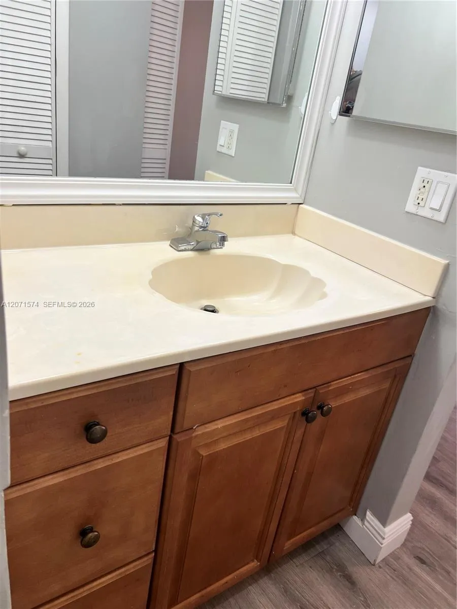 10005 Winding Lake Road #105 Sunrise, FL 33351