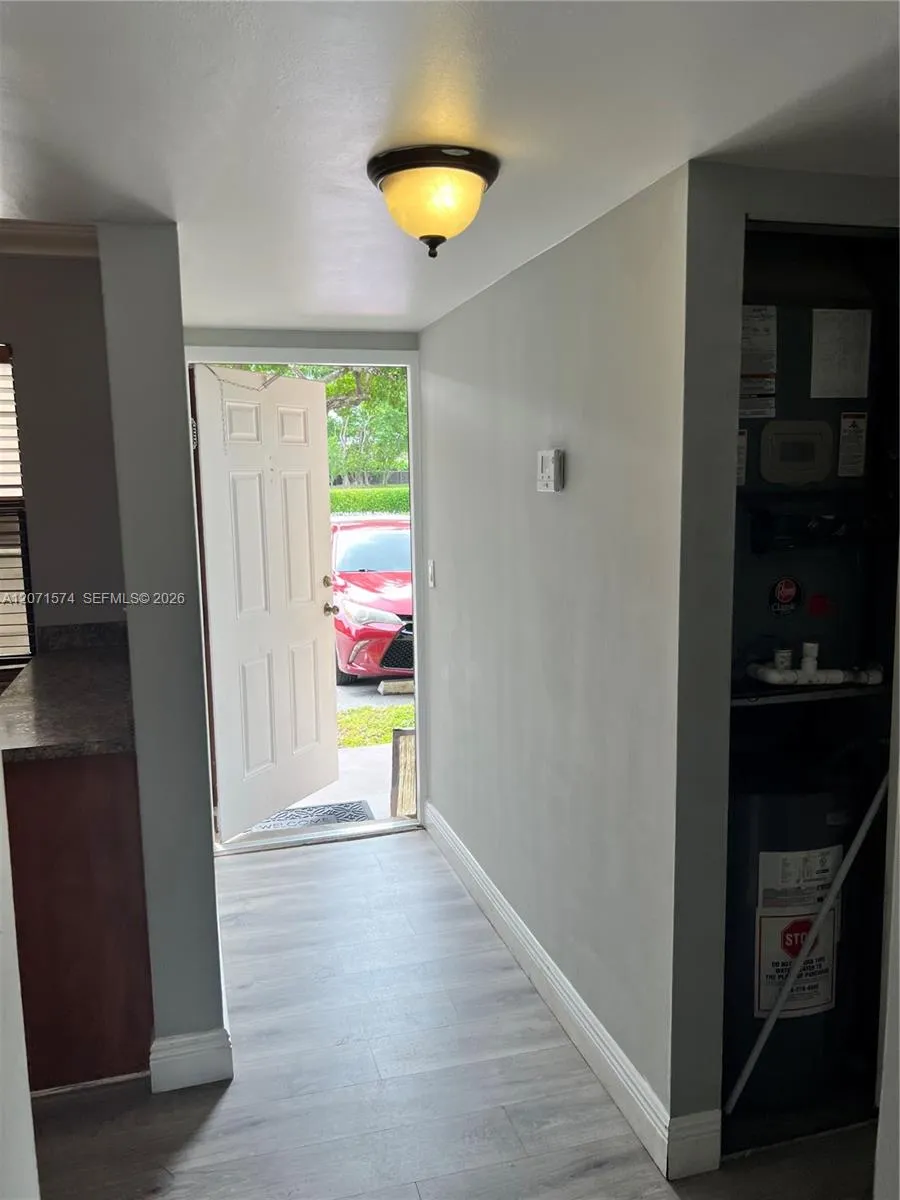 10005 Winding Lake Road #105 Sunrise, FL 33351