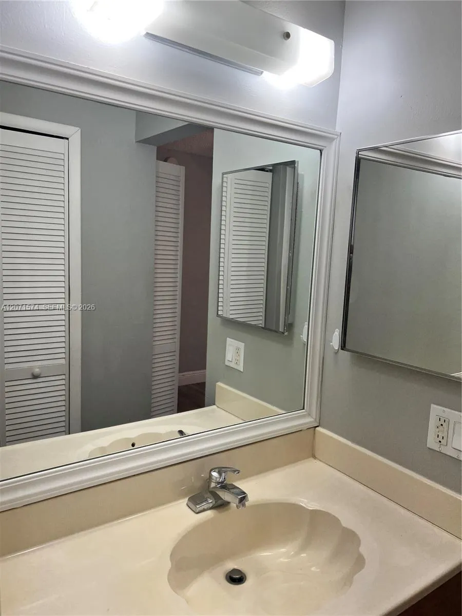 10005 Winding Lake Road #105 Sunrise, FL 33351