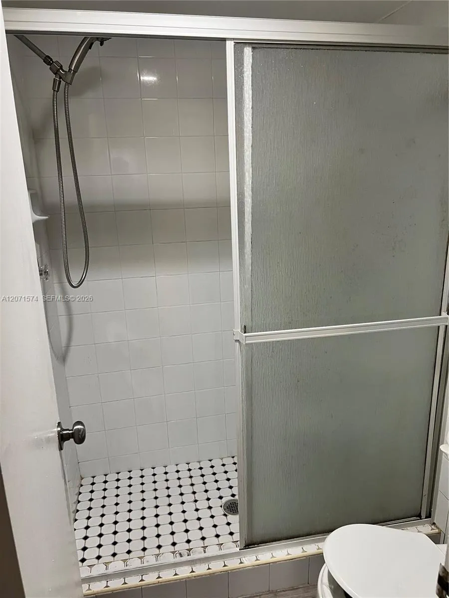 10005 Winding Lake Road #105 Sunrise, FL 33351