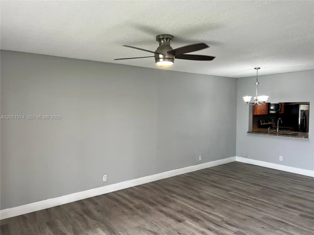 10005 Winding Lake Road #105 Sunrise, FL 33351