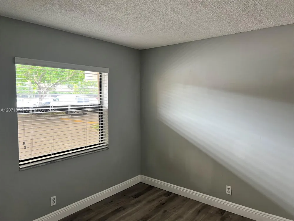 10005 Winding Lake Road #105 Sunrise, FL 33351