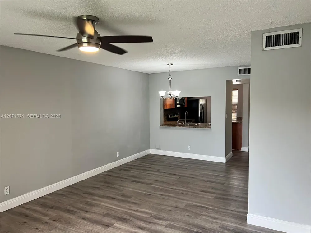 10005 Winding Lake Road #105 Sunrise, FL 33351