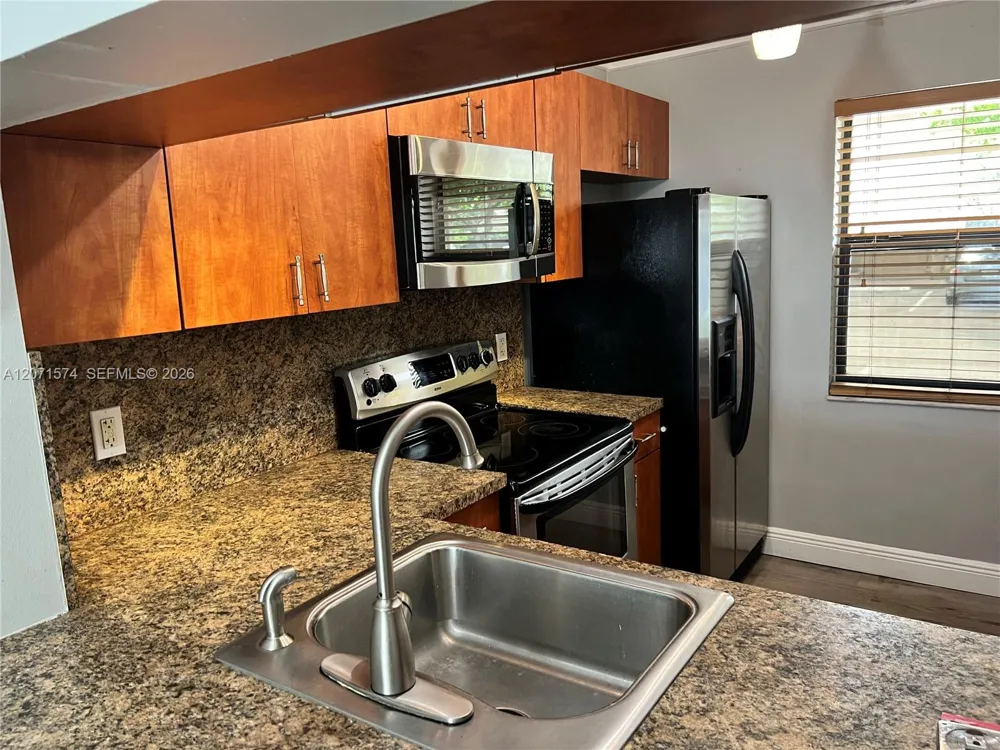10005 Winding Lake Road #105 Sunrise, FL 33351