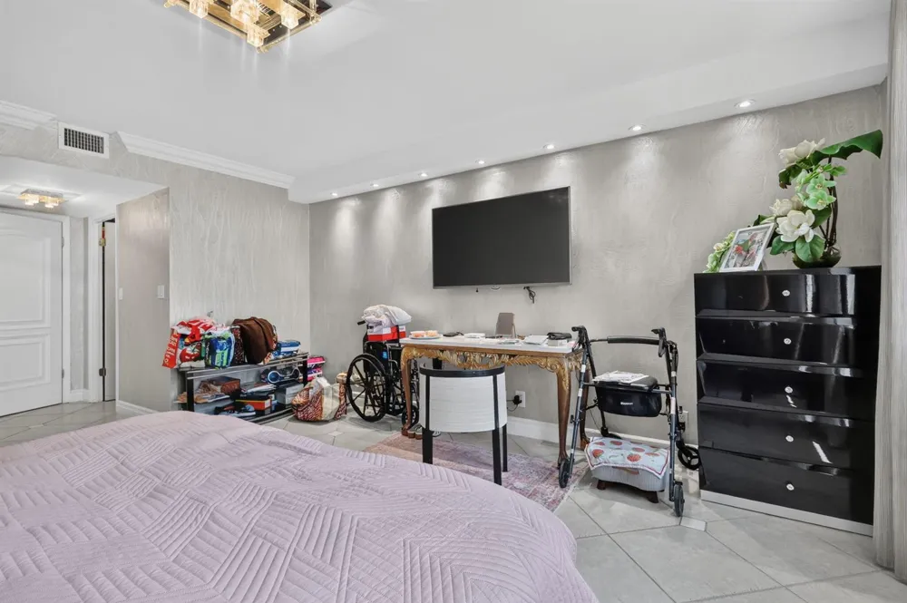 1920 S Ocean Drive #6A Hallandale Beach, FL 33009