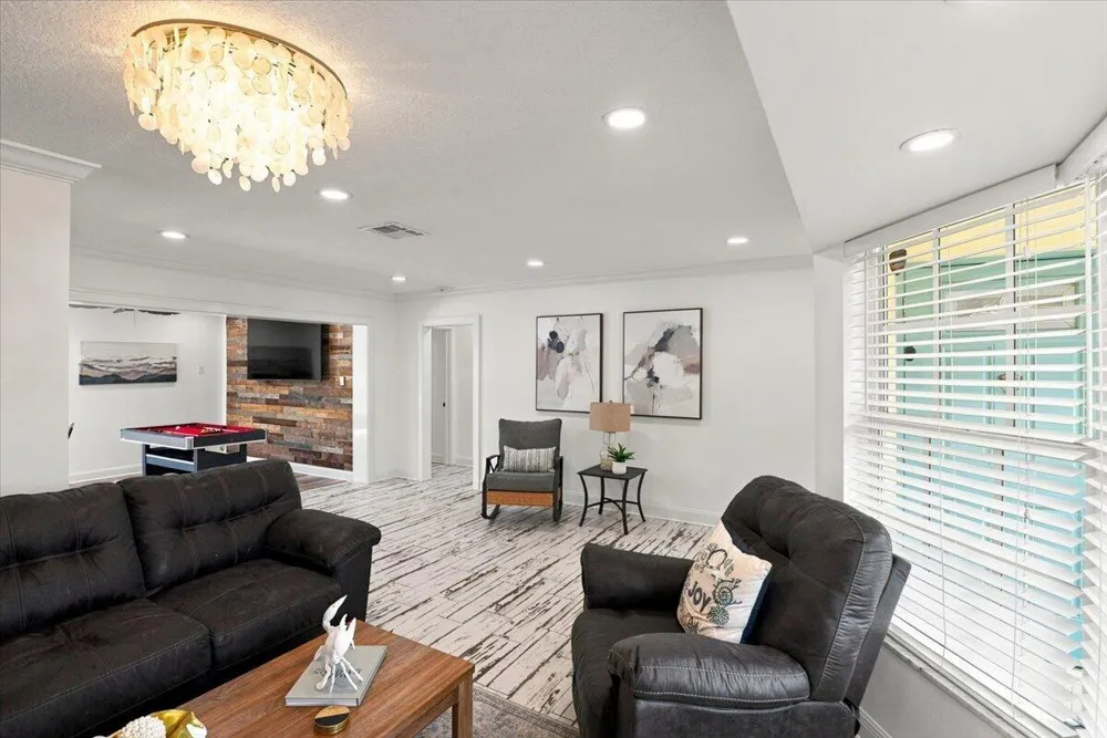 1736 NW 39th Street Oakland Park, FL 33309