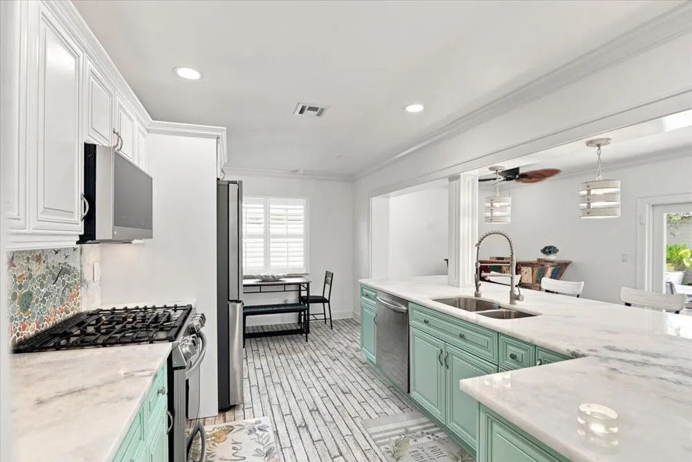 1736 NW 39th Street Oakland Park, FL 33309