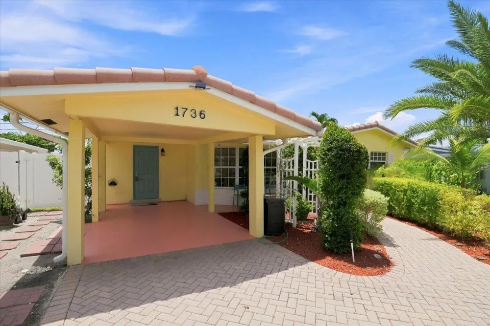 1736 NW 39th Street Oakland Park, FL 33309