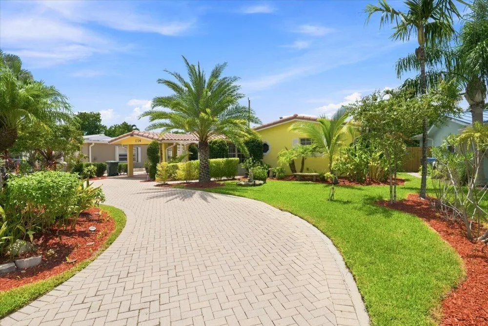 1736 NW 39th Street Oakland Park, FL 33309