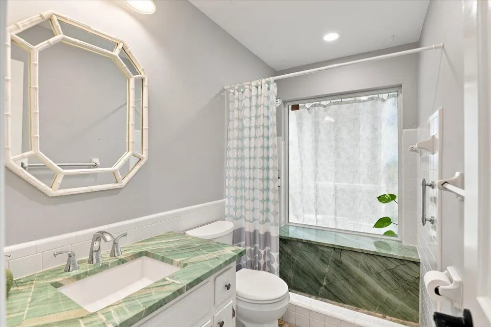 1736 NW 39th Street Oakland Park, FL 33309