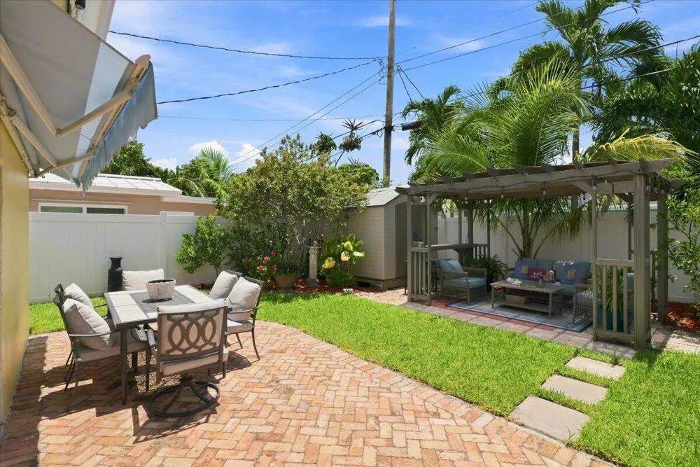 1736 NW 39th Street Oakland Park, FL 33309