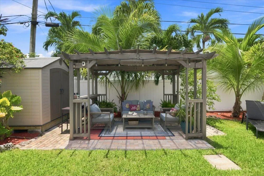 1736 NW 39th Street Oakland Park, FL 33309