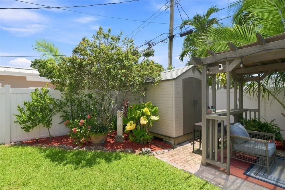 1736 NW 39th Street Oakland Park, FL 33309