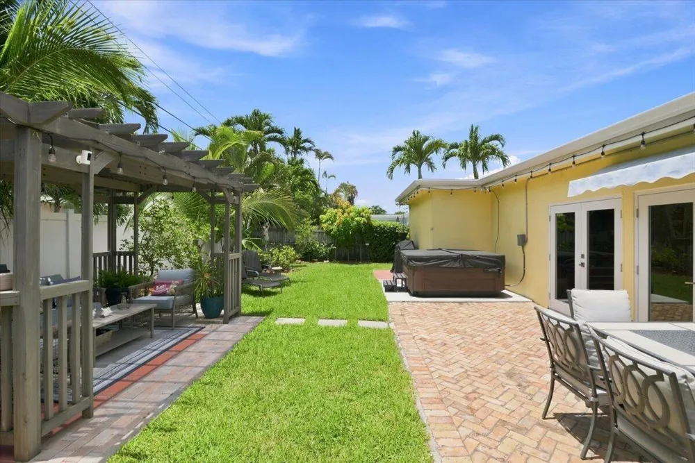 1736 NW 39th Street Oakland Park, FL 33309