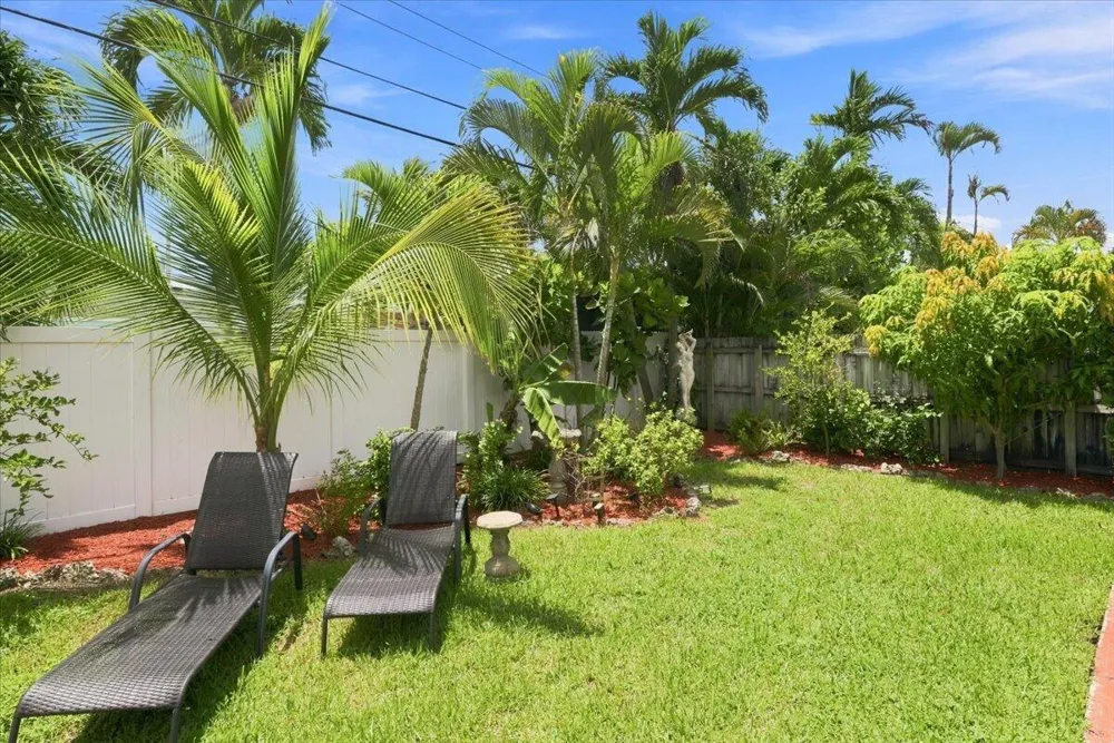 1736 NW 39th Street Oakland Park, FL 33309
