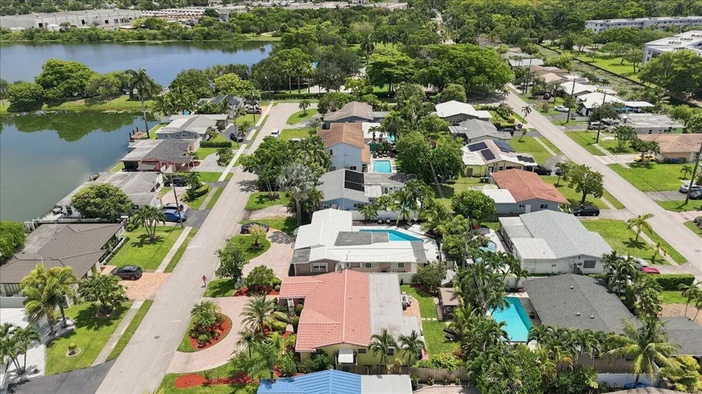 1736 NW 39th Street Oakland Park, FL 33309