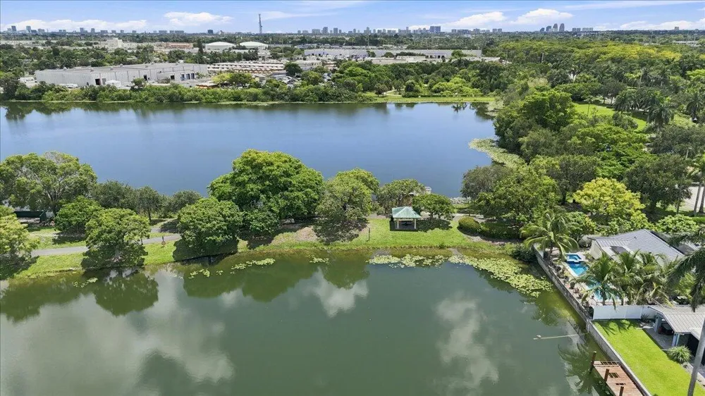 1736 NW 39th Street Oakland Park, FL 33309