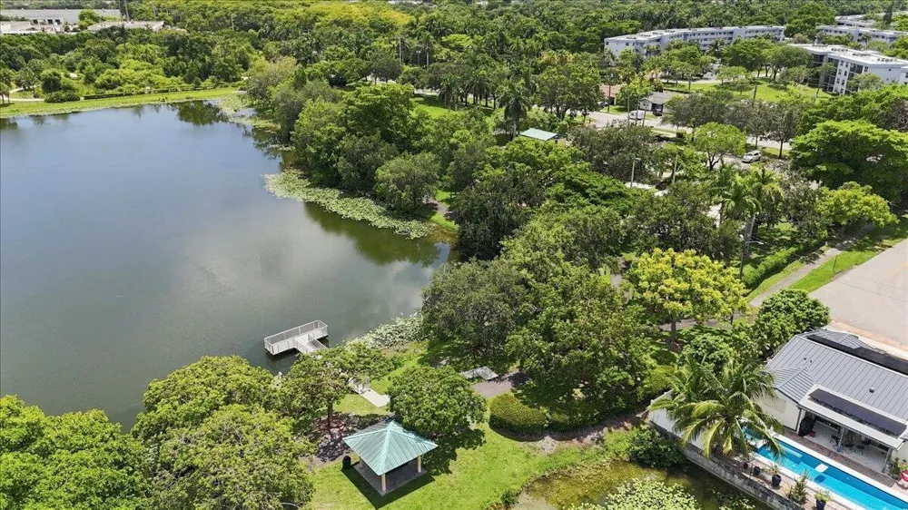 1736 NW 39th Street Oakland Park, FL 33309