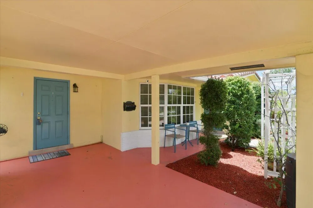 1736 NW 39th Street Oakland Park, FL 33309