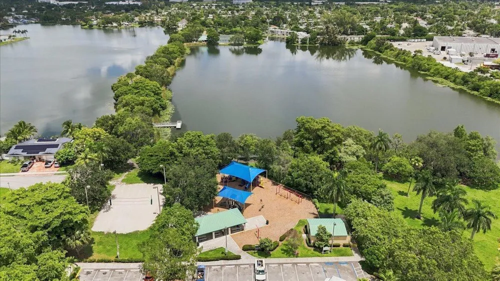 1736 NW 39th Street Oakland Park, FL 33309