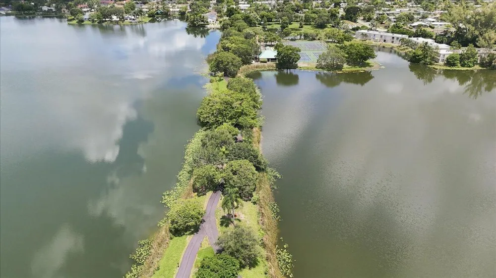 1736 NW 39th Street Oakland Park, FL 33309