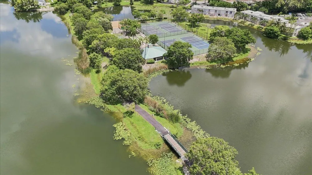 1736 NW 39th Street Oakland Park, FL 33309