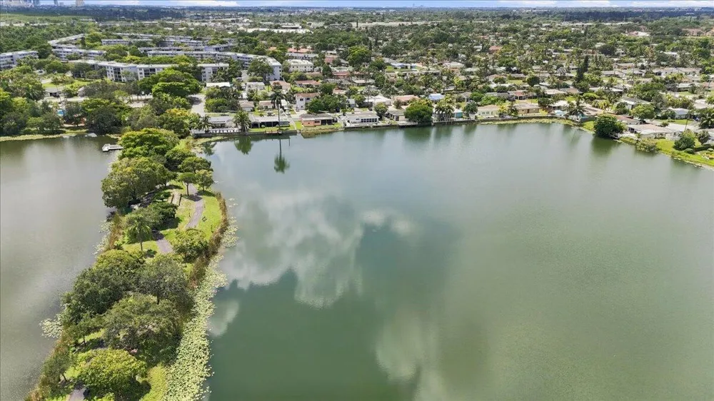 1736 NW 39th Street Oakland Park, FL 33309