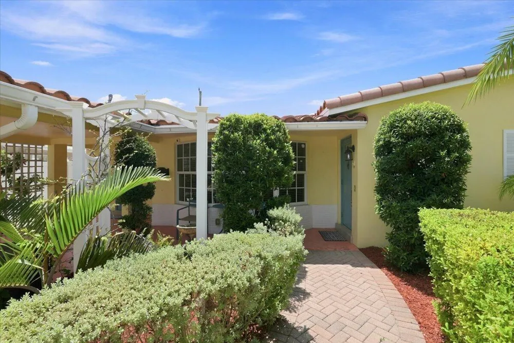 1736 NW 39th Street Oakland Park, FL 33309
