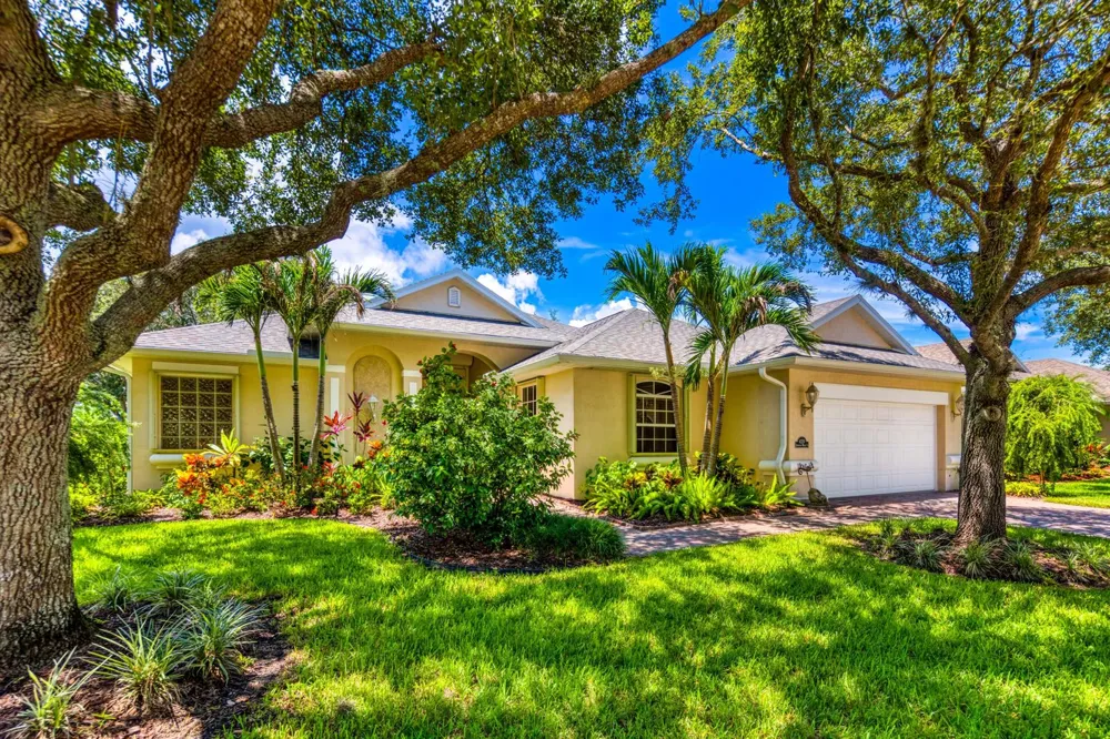 4220 ABINGTON WOODS CIRCLE Vero Beach, FL 32967