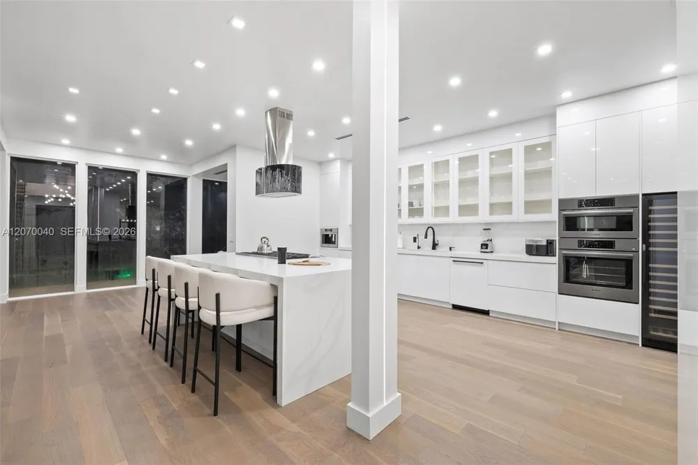 257 Coconut Ln Miami Beach, FL 33139
