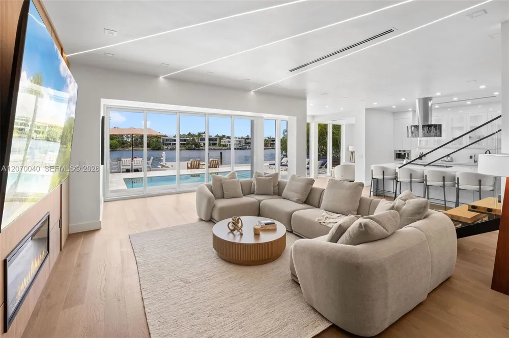 257 Coconut Ln Miami Beach, FL 33139