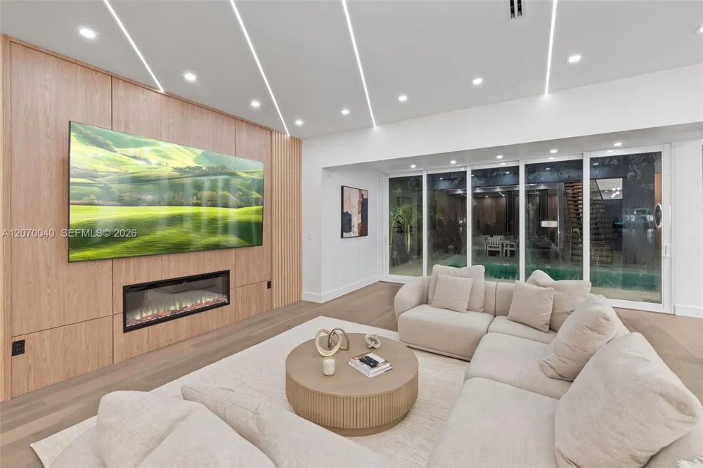 257 Coconut Ln Miami Beach, FL 33139