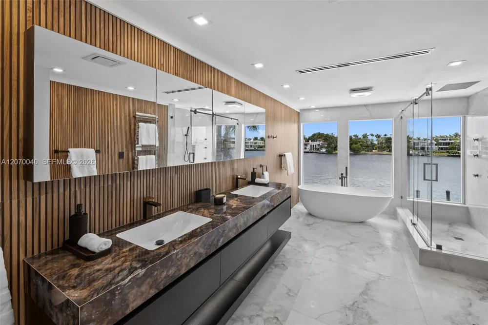 257 Coconut Ln Miami Beach, FL 33139