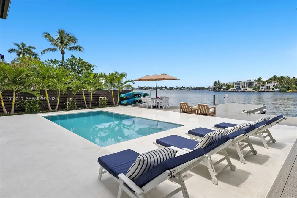 257 Coconut Ln Miami Beach, FL 33139
