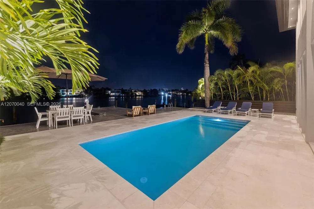 257 Coconut Ln Miami Beach, FL 33139