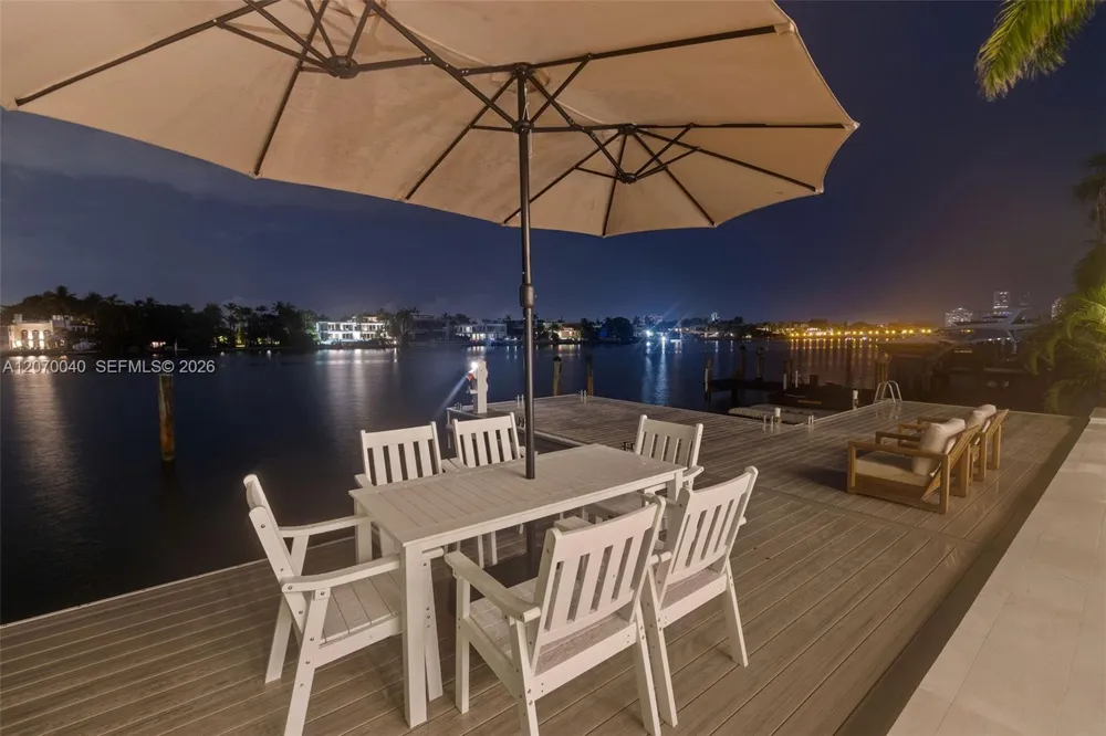 257 Coconut Ln Miami Beach, FL 33139