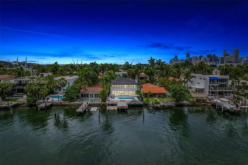257 Coconut Ln Miami Beach, FL 33139