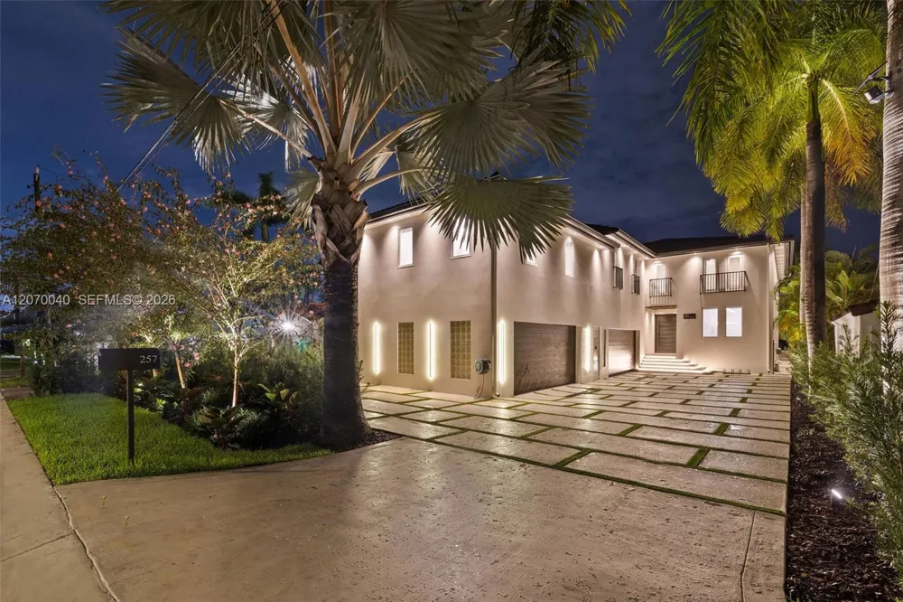 257 Coconut Ln Miami Beach, FL 33139