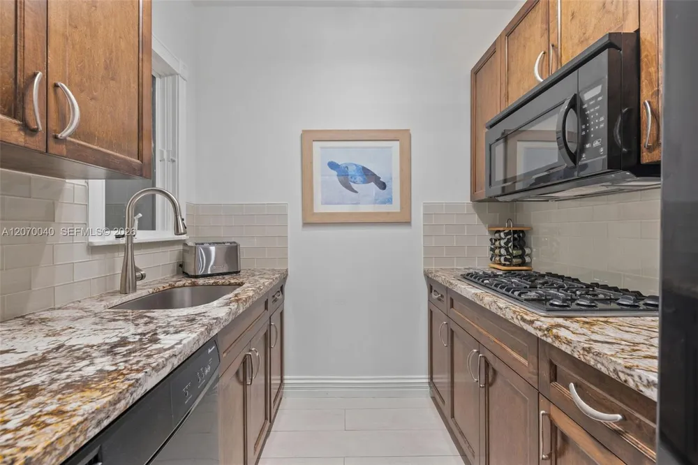 257 Coconut Ln Miami Beach, FL 33139