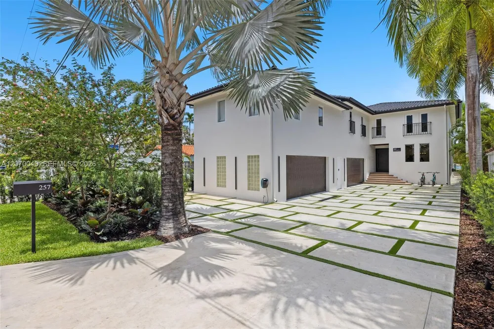 257 Coconut Ln Miami Beach, FL 33139