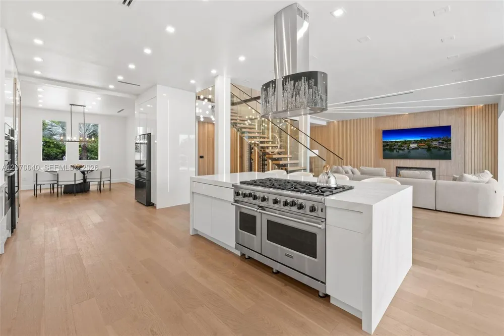 257 Coconut Ln Miami Beach, FL 33139