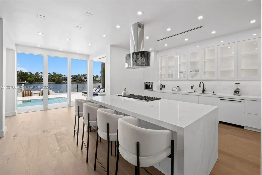 257 Coconut Ln Miami Beach, FL 33139
