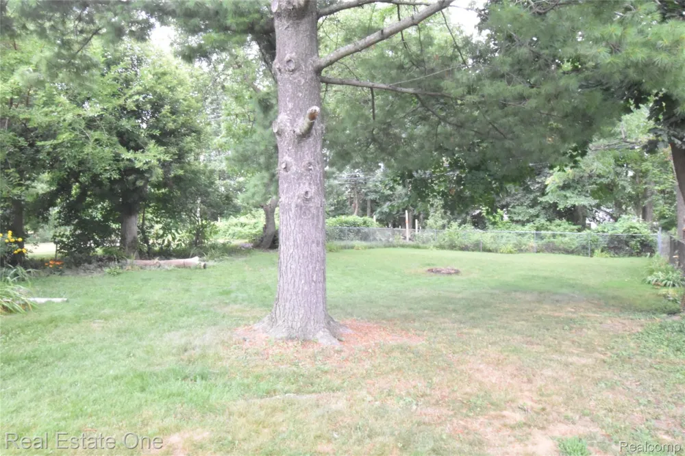 763 S Winding Drive Waterford Charter Township, MI 48328