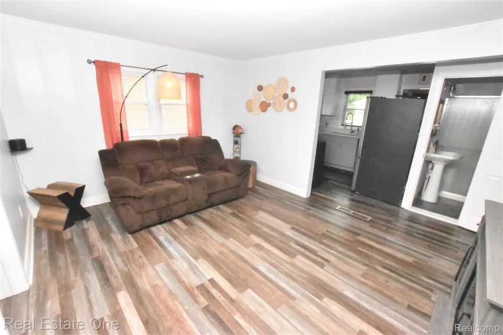 763 S Winding Drive Waterford Charter Township, MI 48328