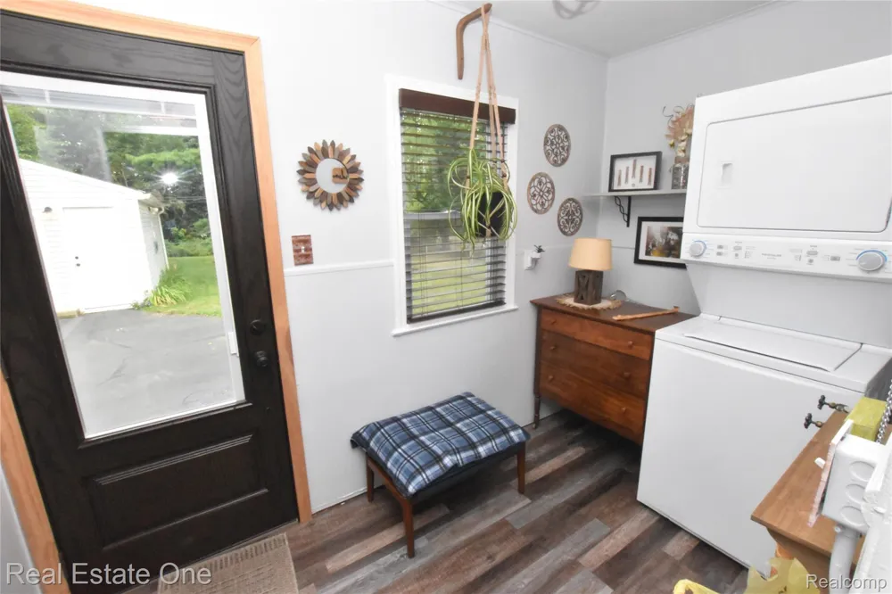 763 S Winding Drive Waterford Charter Township, MI 48328