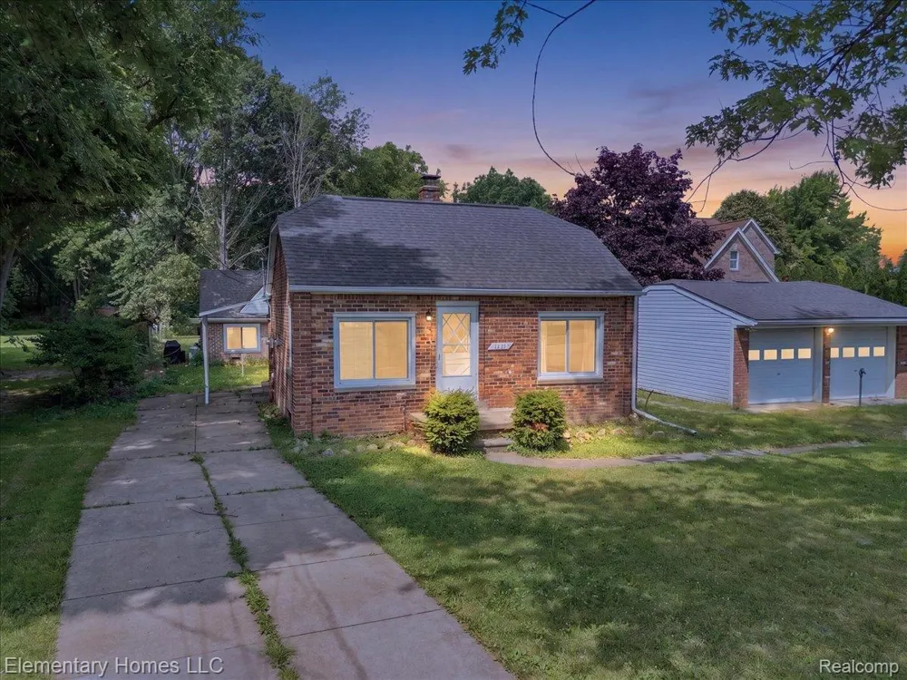 31709 Grove Fraser City, MI 48026
