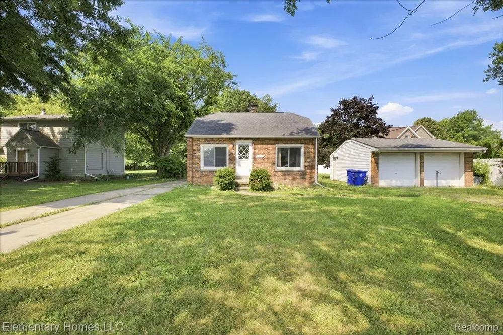 31709 Grove Fraser City, MI 48026