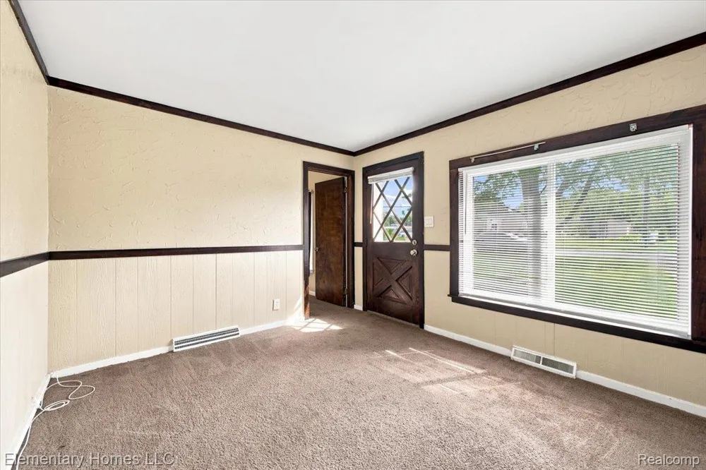 31709 Grove Fraser City, MI 48026